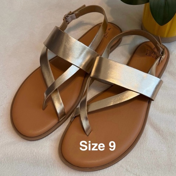 Time and Tru Women's Strappy Toe Thong Sandals - Picture 1 of 5